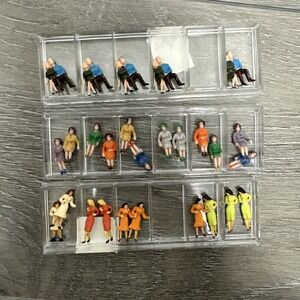 Preiser Lot HO Couples People Seated Women Standing Railroad People Mini Figs